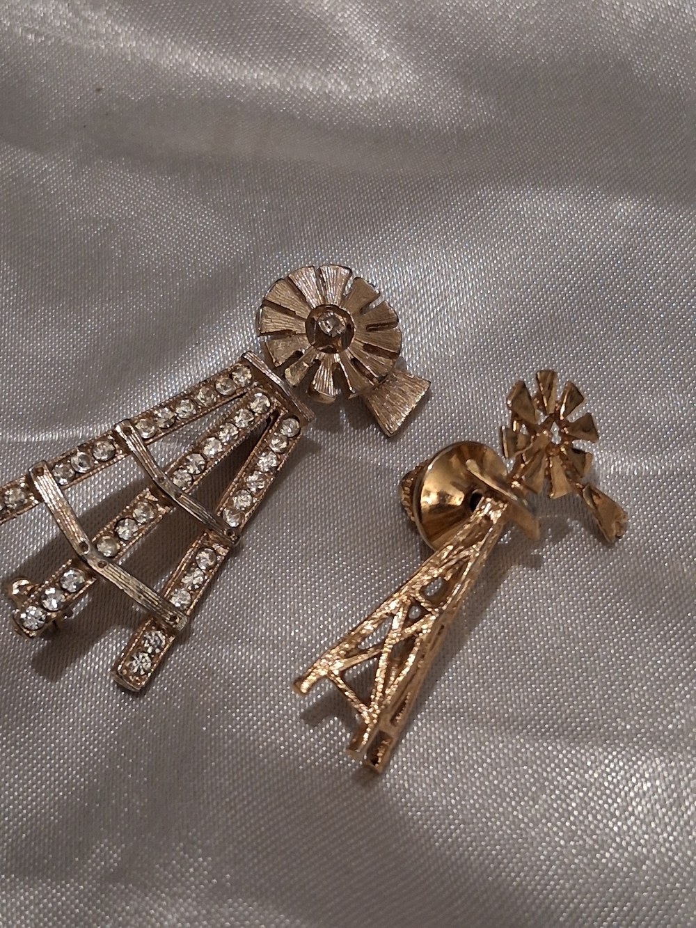 Lot Of Two Windmill Hat Pins . Shirt Pin Brooch Western Farm Homestead